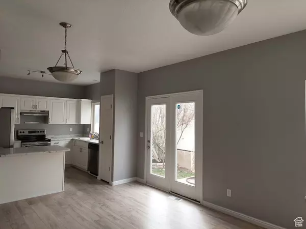 South Jordan, UT 84095,1555 W WYNVIEW LN