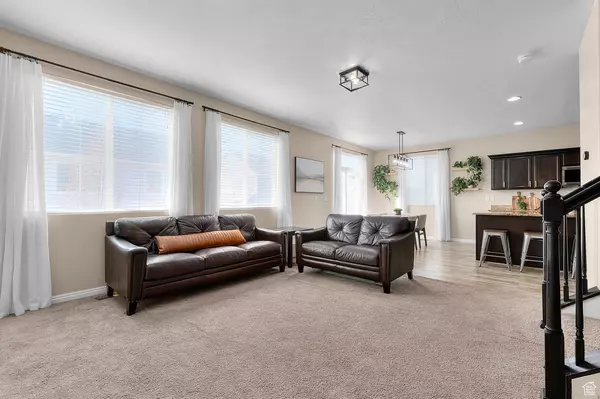 Eagle Mountain, UT 84005,4958 E BROKEN ARROW LN N