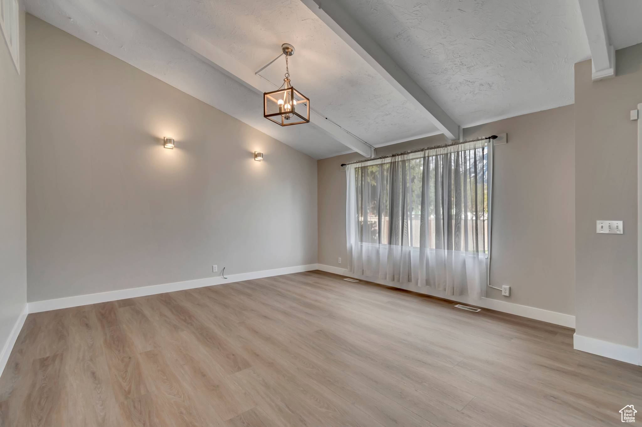 Sandy, UT 84092,9478 S SMOKETREE CIR