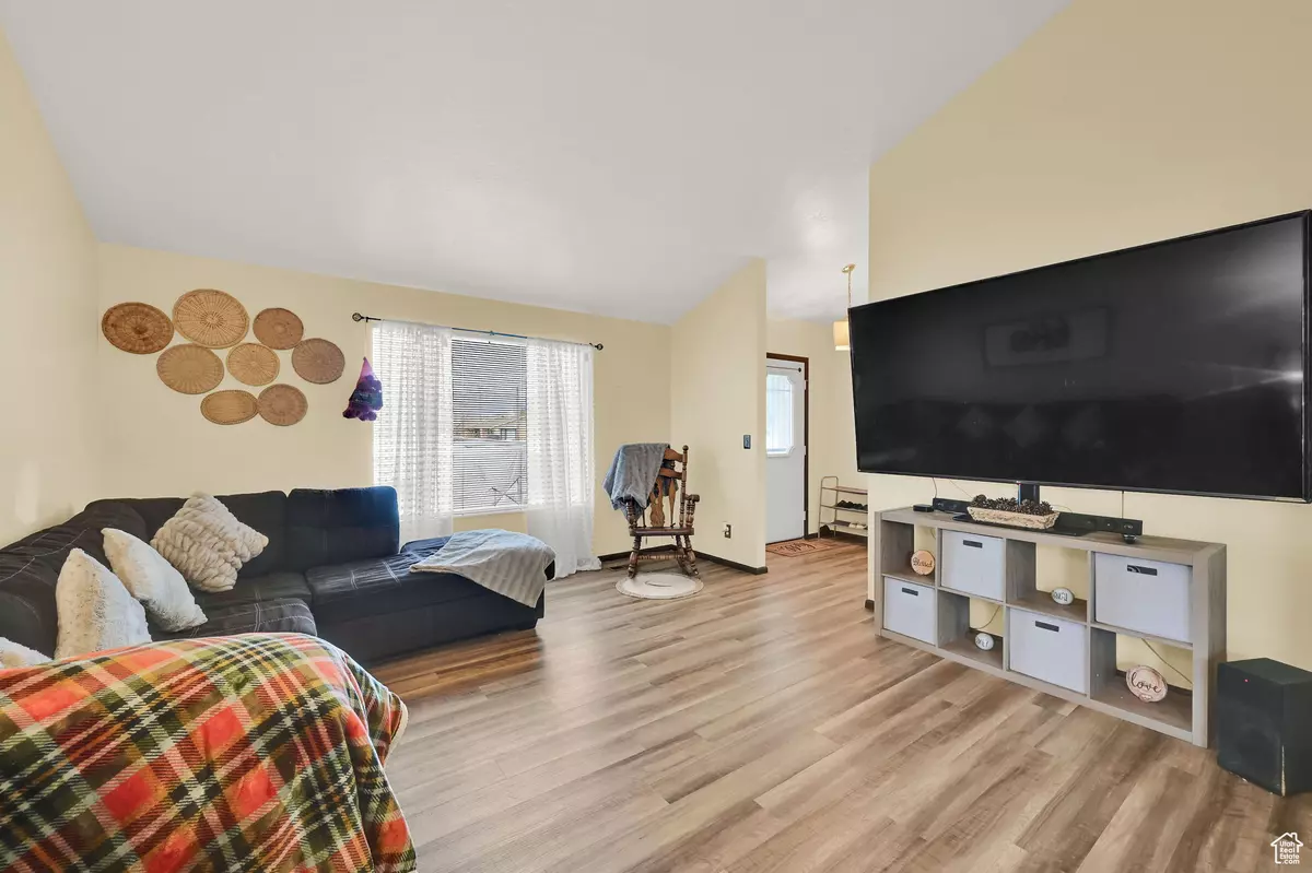 South Ogden, UT 84405,992 E 5625 S