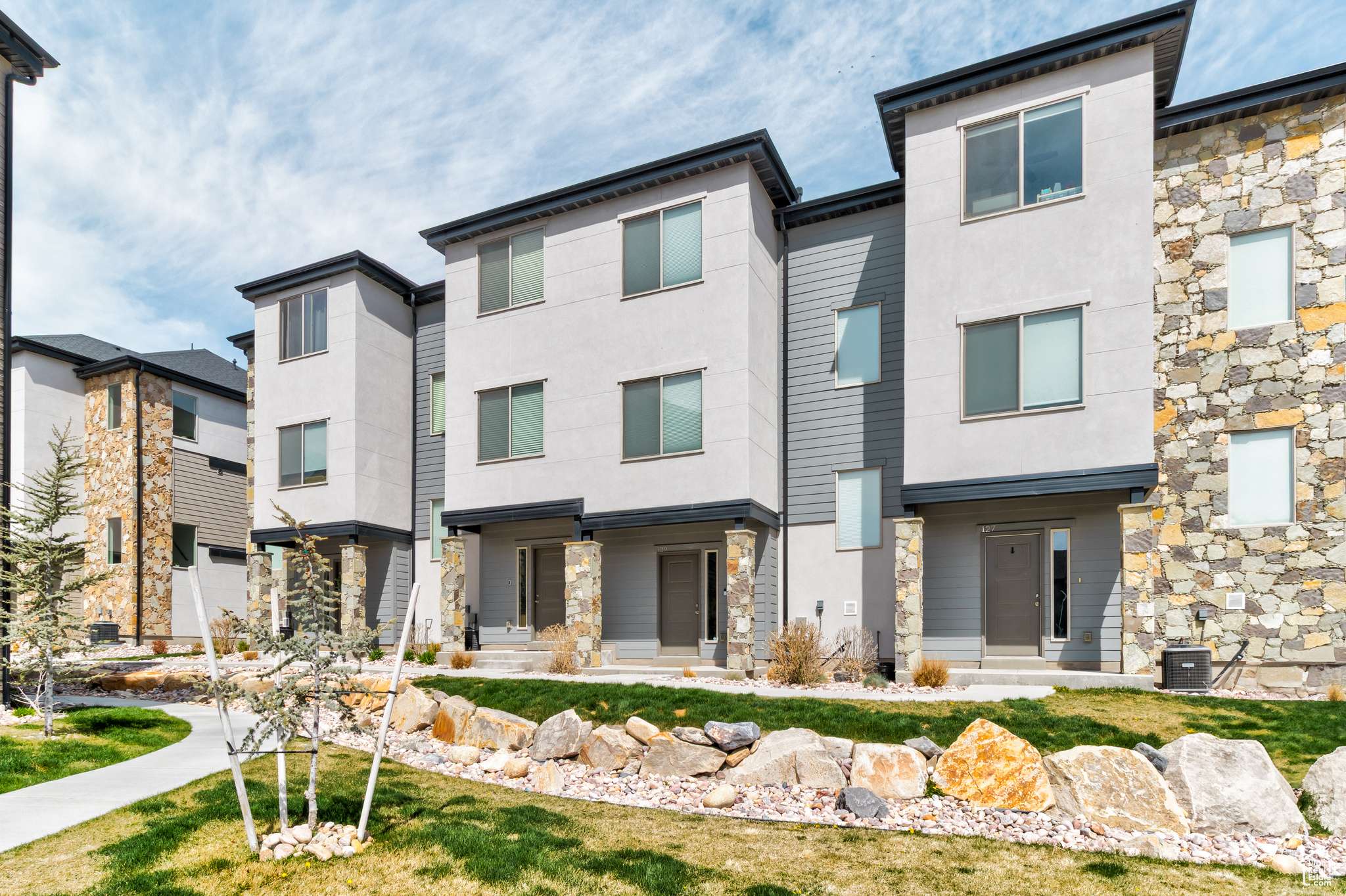 129 W AUTUMN LN N, Saratoga Springs, UT 84045