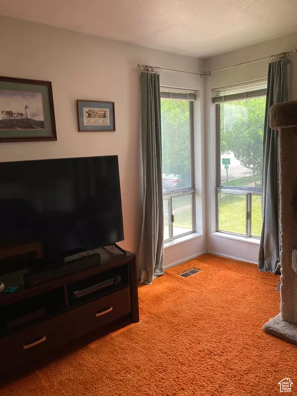 Ogden, UT 84404,1019 E 1100 N