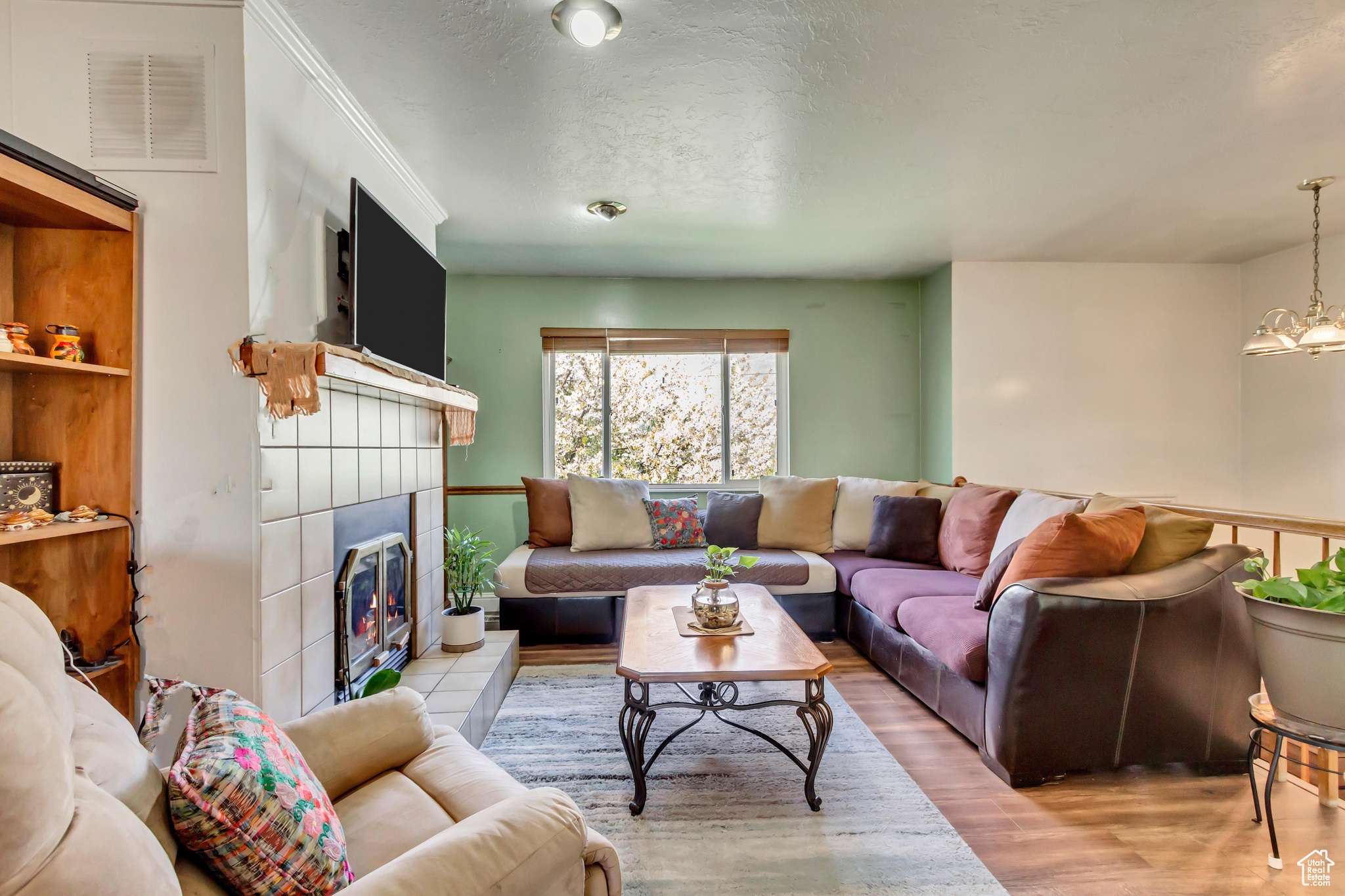 Kaysville, UT 84037,572 S MAIN ST