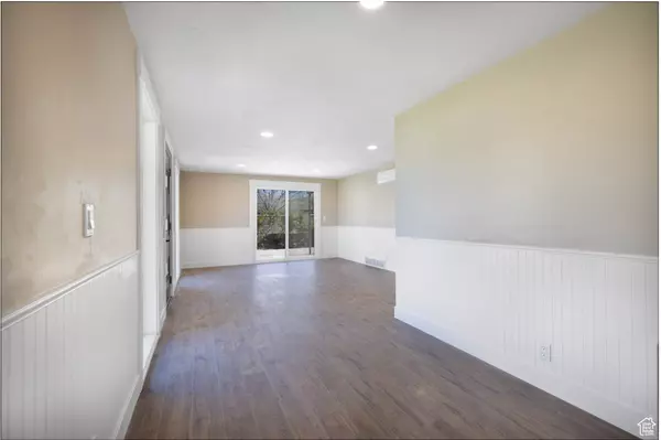 Sandy, UT 84094,934 E CARNATION DR
