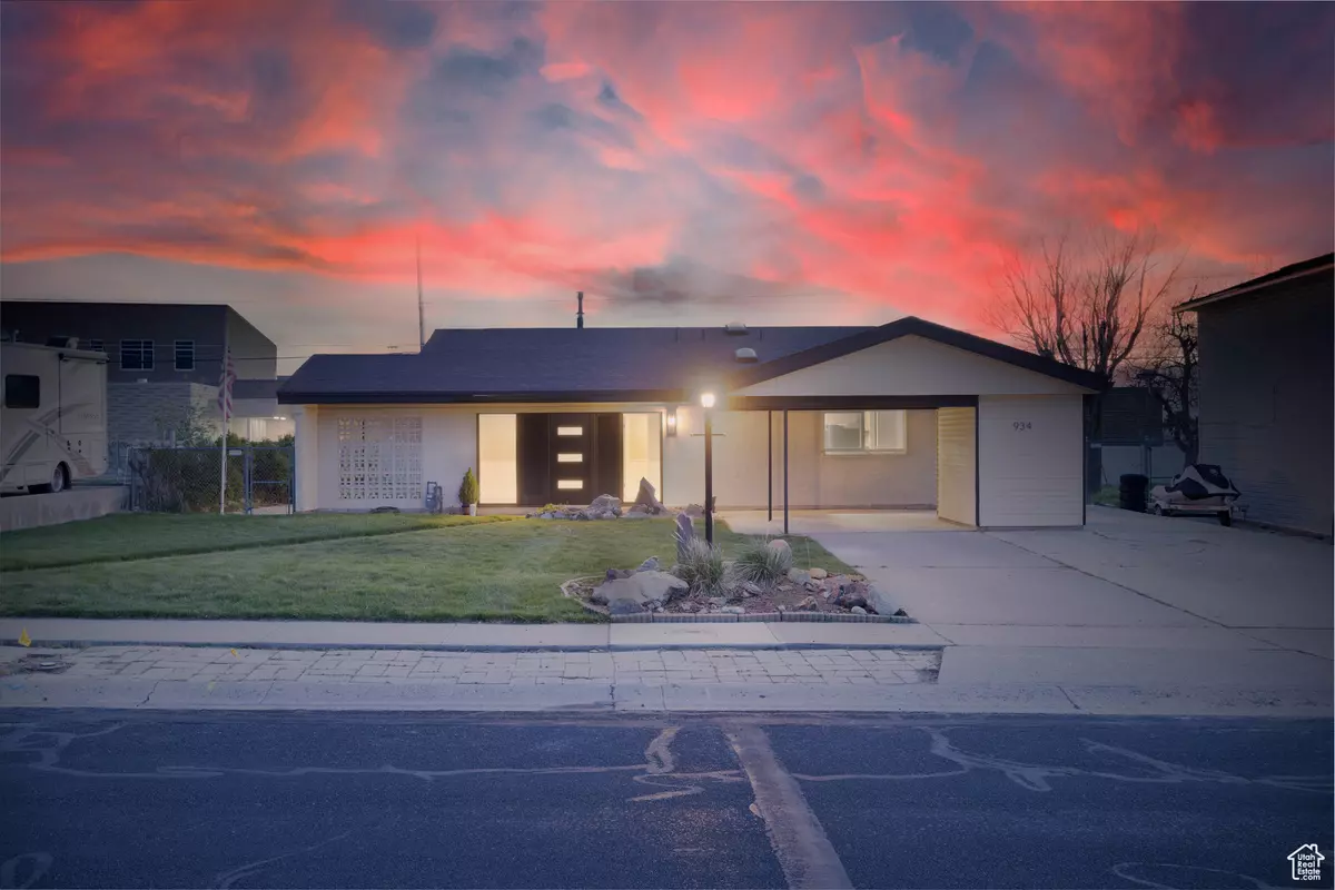 Sandy, UT 84094,934 E CARNATION DR