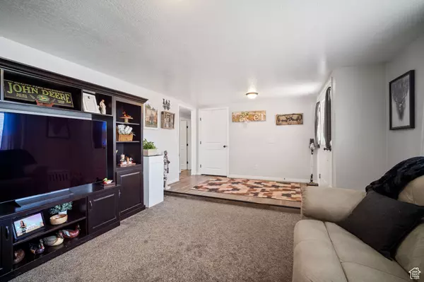 Roosevelt, UT 84066,537 E 650 N