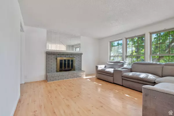 West Valley City, UT 84119,3724 S OXFORD WAY W