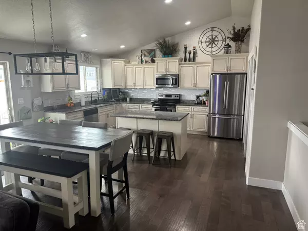 Eagle Mountain, UT 84005,1047 E HUNTER LN