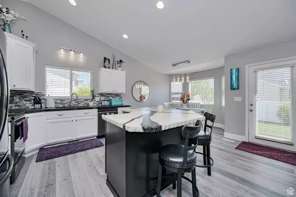 South Ogden, UT 84405,6072 S 1275 E