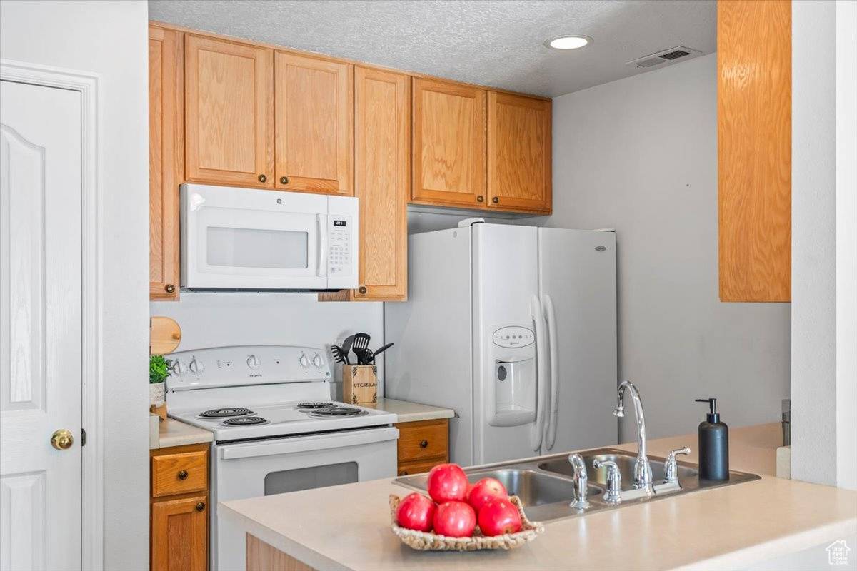 West Valley City, UT 84119,3063 S SHADYWOOD WAY