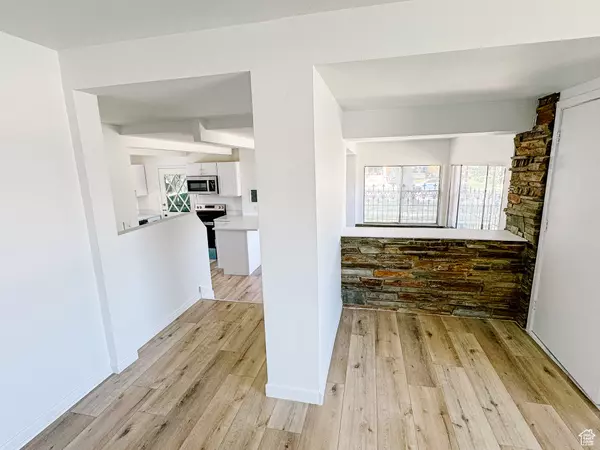 Salt Lake City, UT 84116,1177 W PICTURE DR