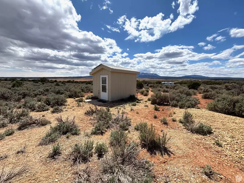 123 E HICKMAN FLATS RD, Monticello, UT 84535