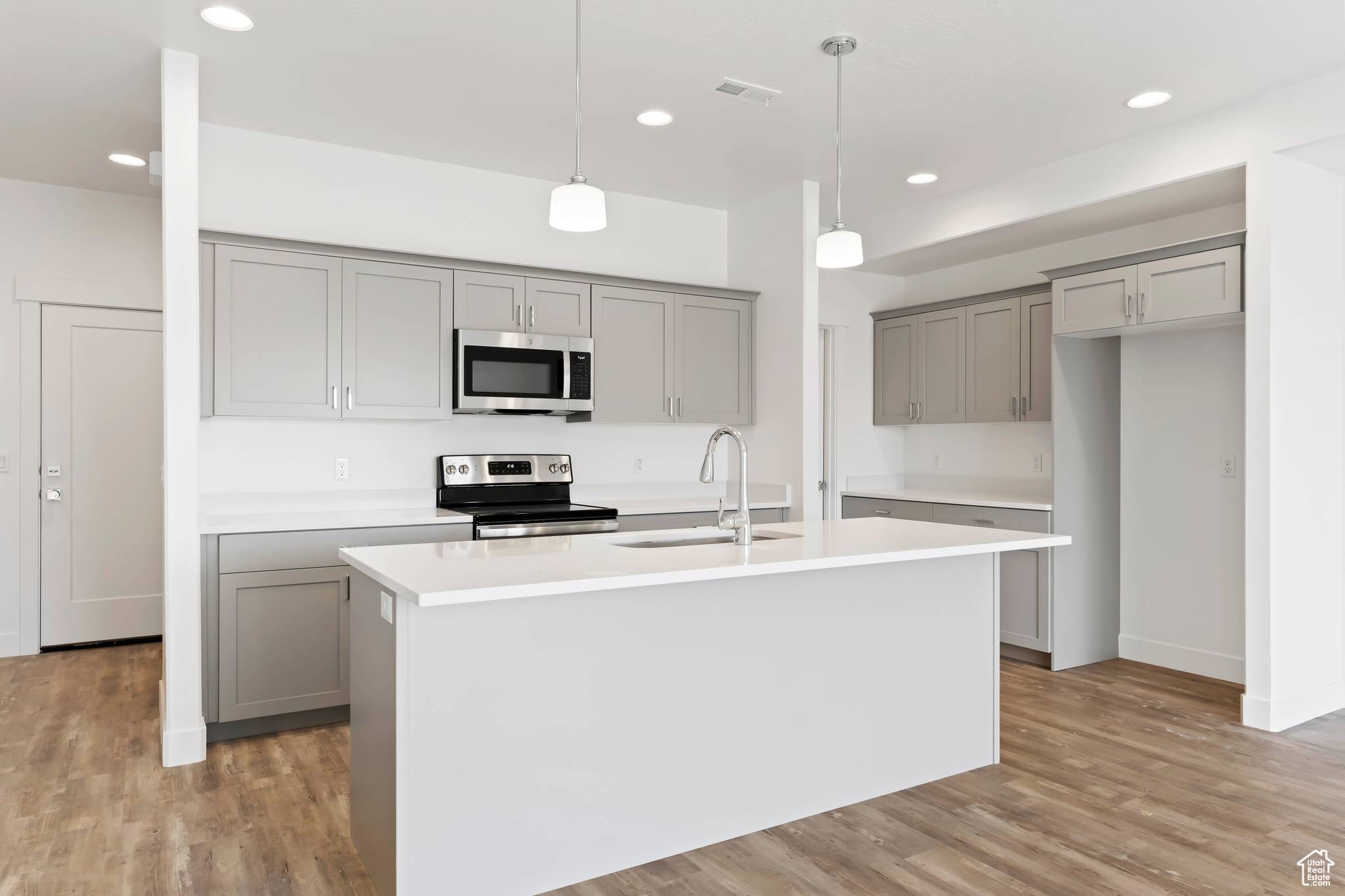 Syracuse, UT 84075,1667 W 2770 S #206