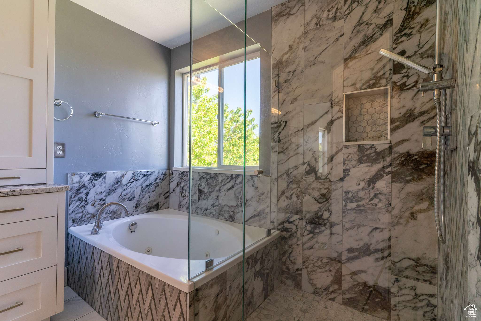 North Salt Lake, UT 84054,886 CAMBRIDGE DR