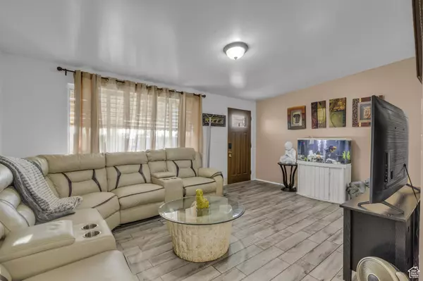 North Salt Lake, UT 84054,366 N 175 E