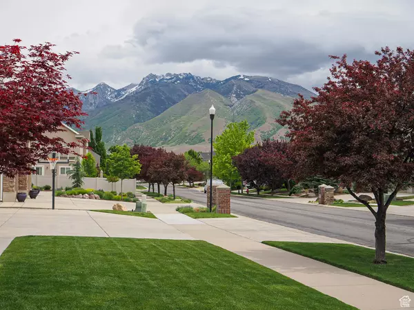 Draper, UT 84020,423 E WOODRIDGE OAK DR S