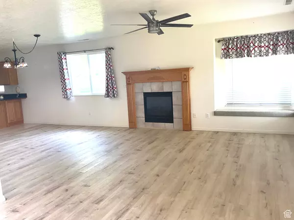 Roy, UT 84067,3432 W 5075 S