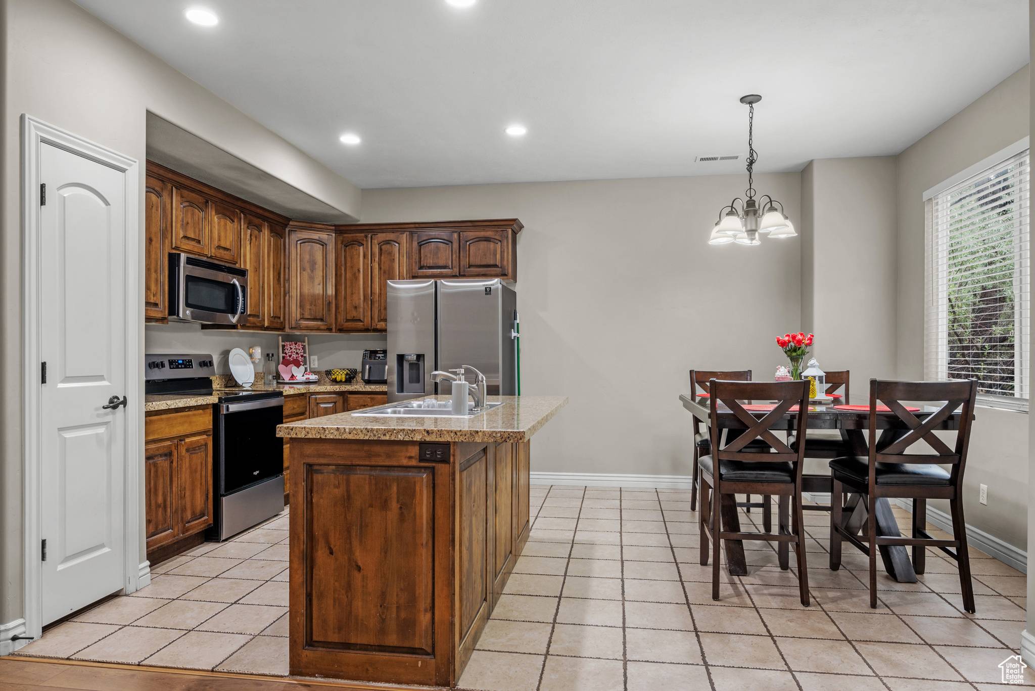 Pleasant Grove, UT 84062,861 W 310 S