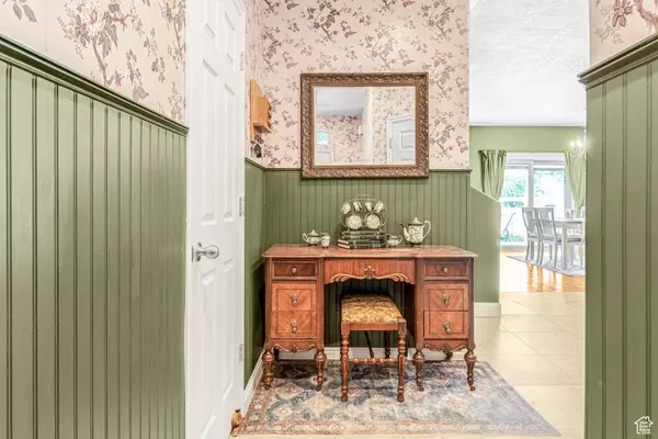 Sandy, UT 84070,839 W JORDAN OAKS CT S