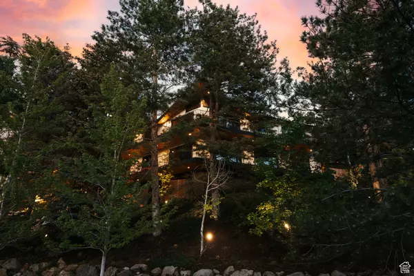 Salt Lake City, UT 84109,2249 S LAKELINE DR E