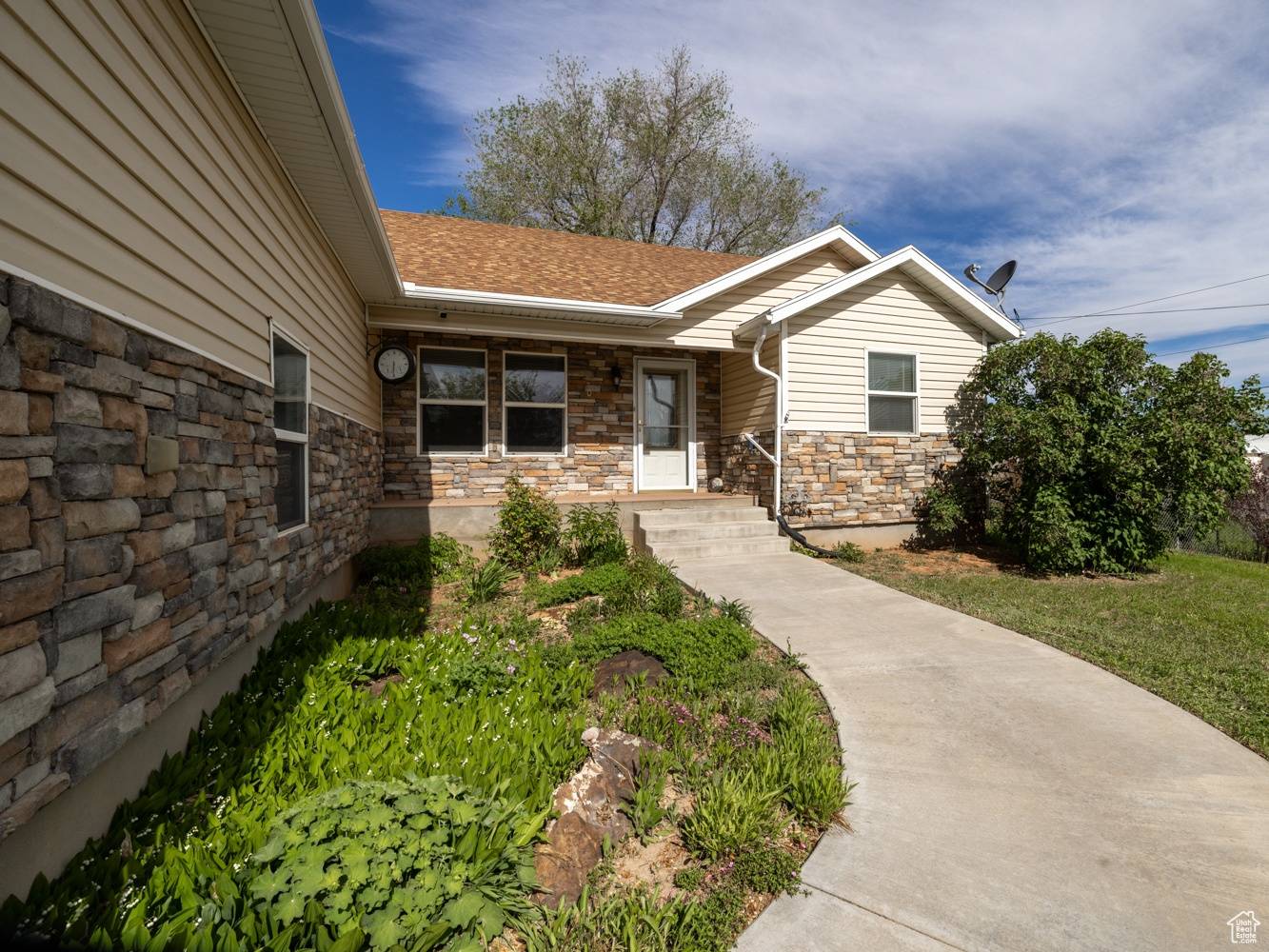 Vernal, UT 84078,3870 S 2500 E
