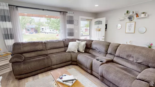 Sandy, UT 84094,9516 S GARNET DR E