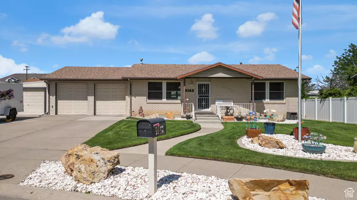 Sandy, UT 84094,9162 S PEBBLE GLEN CIR