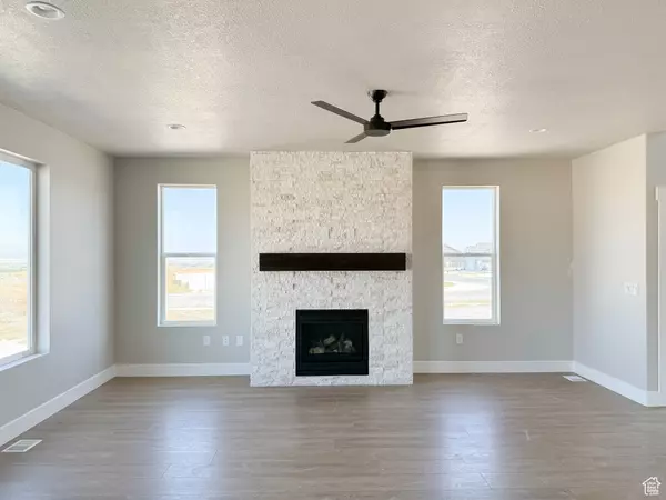 Tooele, UT 84074,2067 N 450 W #206