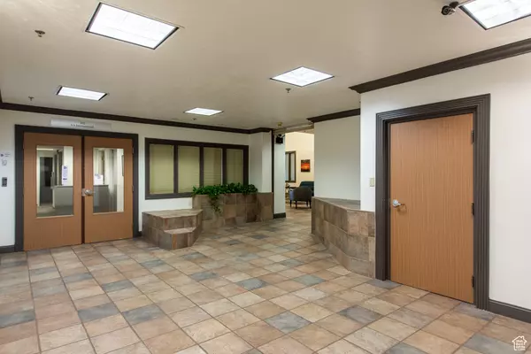 Murray, UT 84107,5296 S COMMERCE DR