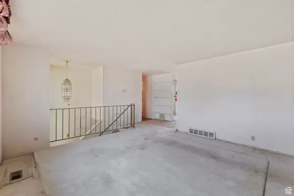 Sandy, UT 84094,10957 S 1000 E