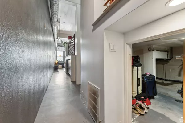 Salt Lake City, UT 84101,163 W 200 S #301