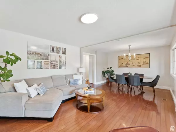 Draper, UT 84020,975 E CANYON BREEZE S