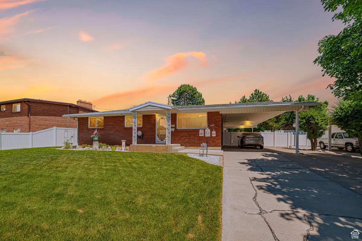 Roy, UT 84067,4622 S 2525 W