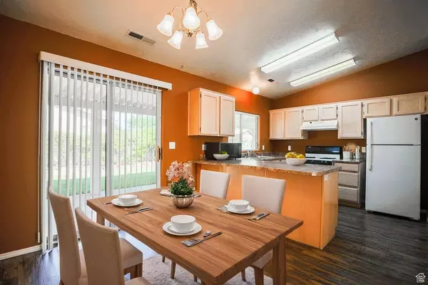 Ivins, UT 84738,562 S 400 E