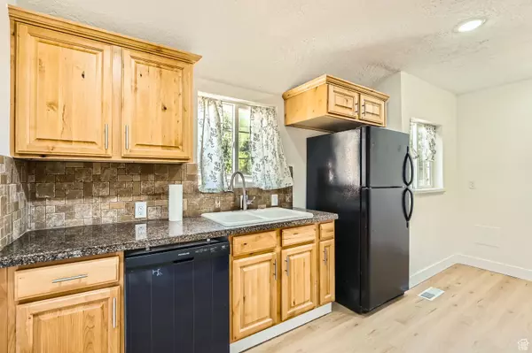 Clearfield, UT 84015,180 E ROSS DR