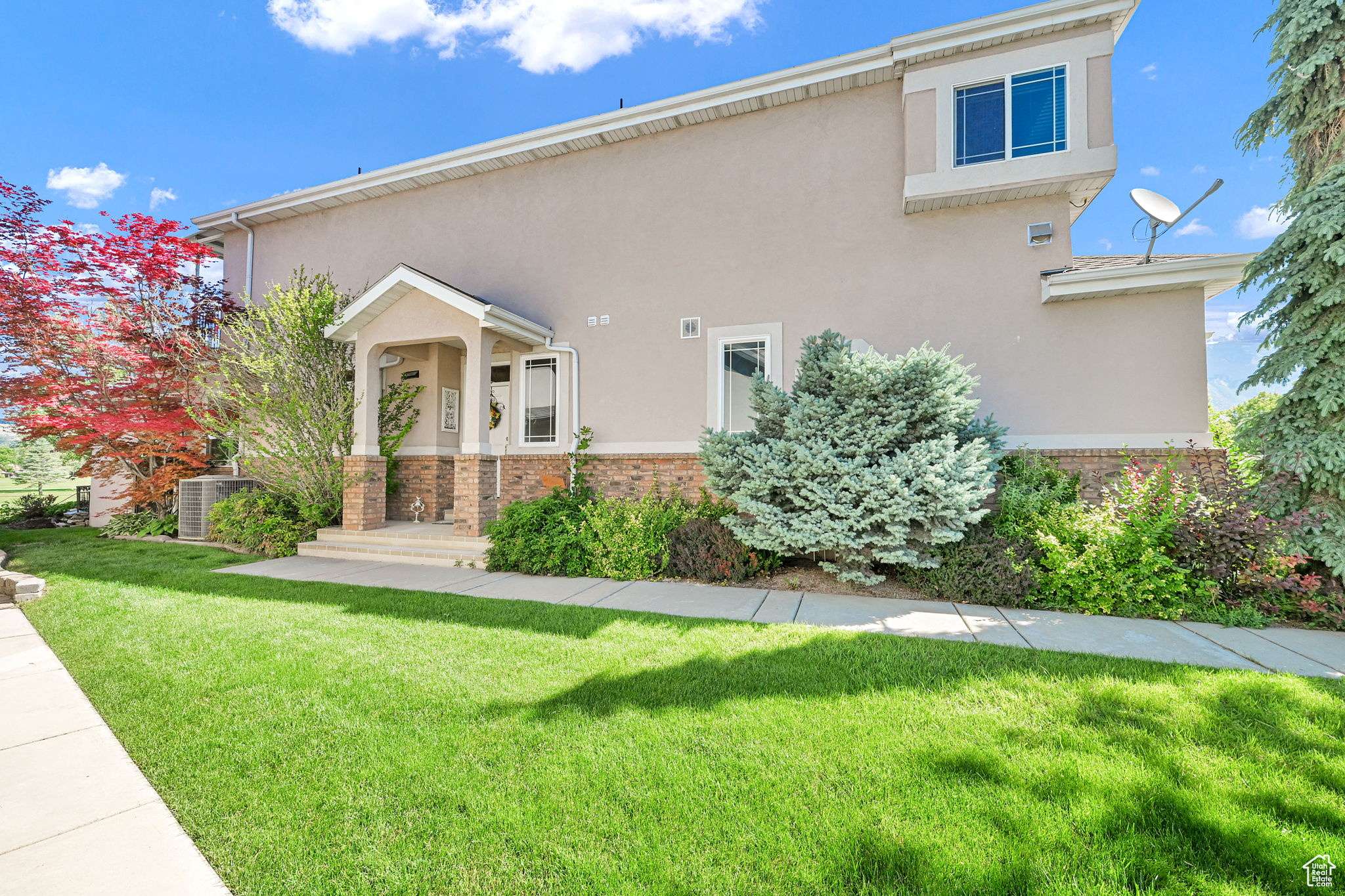 Pleasant View, UT 84414,97 HILLSBOROUGH DR