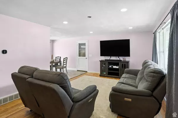 Riverdale, UT 84405,4358 S 950 W