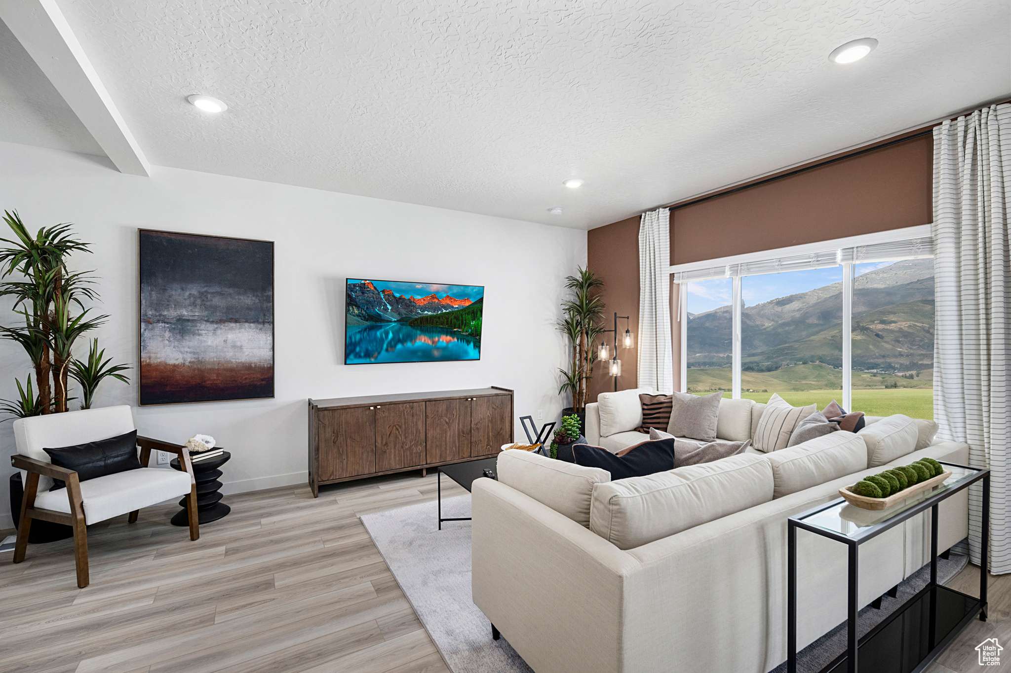 Saratoga Springs, UT 84045,1586 W CHARMER LN LN #1421