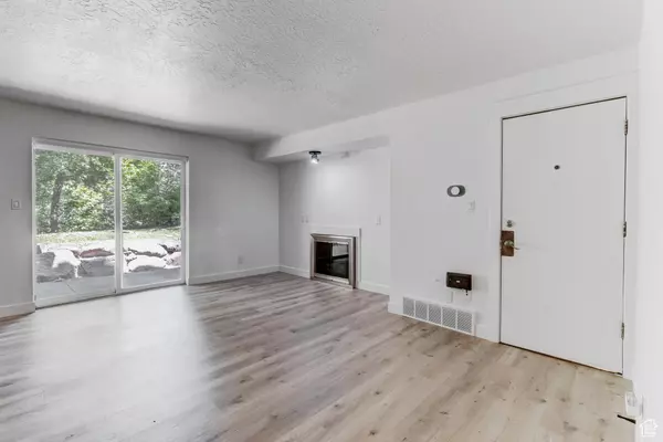 Murray, UT 84107,455 E CREEKSIDE CIR #A