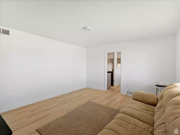 Kearns, UT 84118,4736 S 4420 W
