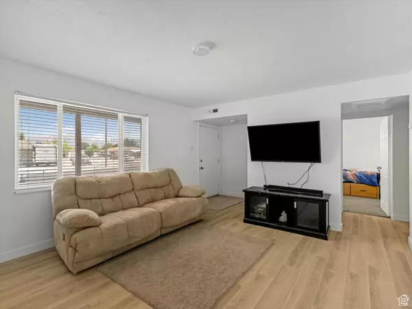 Kearns, UT 84118,4736 S 4420 W