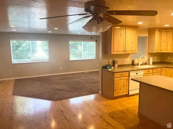 Woods Cross, UT 84087,1764 S SORRENTO DR