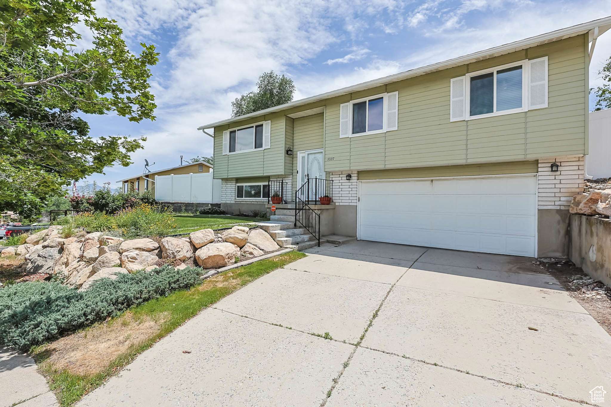 5327 W MOUNTAIN MEN DR. S, Salt Lake City, UT 84118