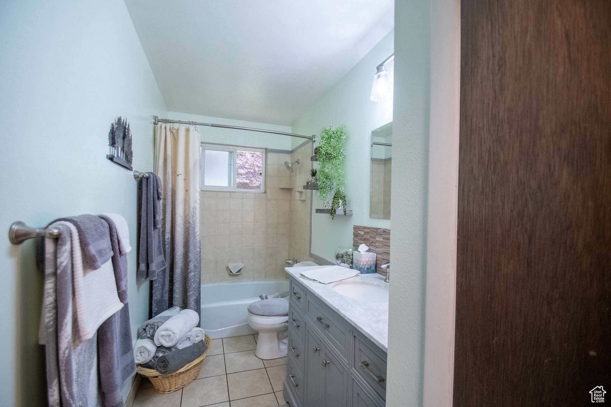 Pleasant Grove, UT 84062,651 S LOCUST AVE