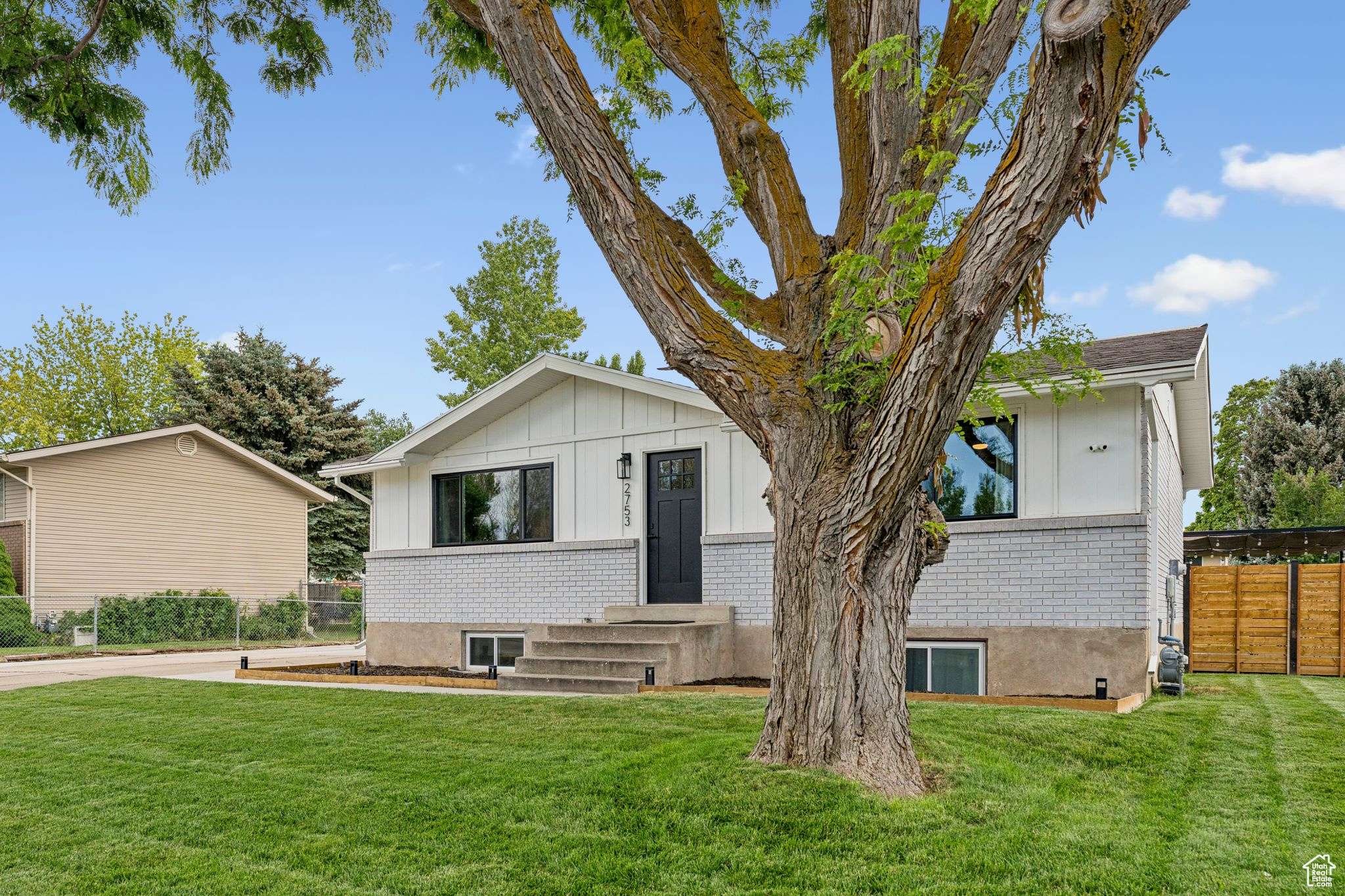 2753 W 1700 N, Clinton, UT 84015