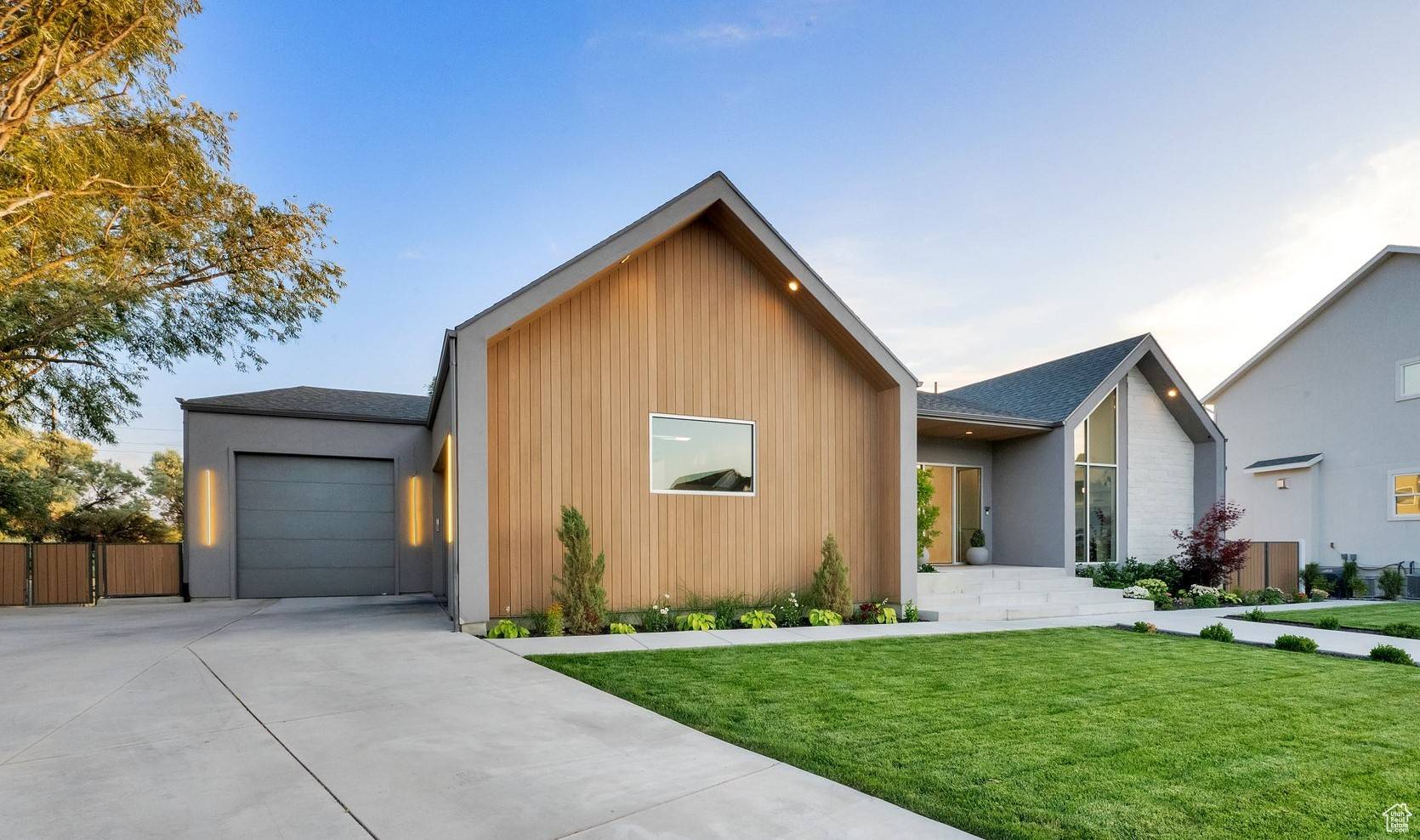 Lehi, UT 84043,813 W CHARLOTTE ST N
