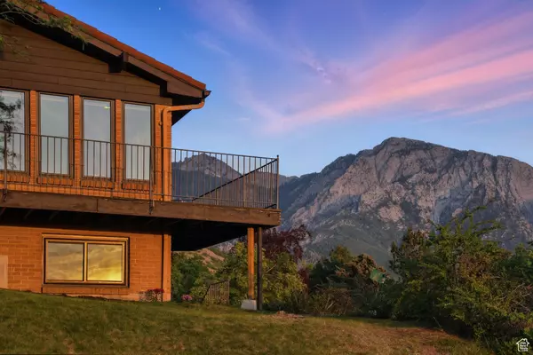 3327 S CRESTWOOD DR, Salt Lake City, UT 84109