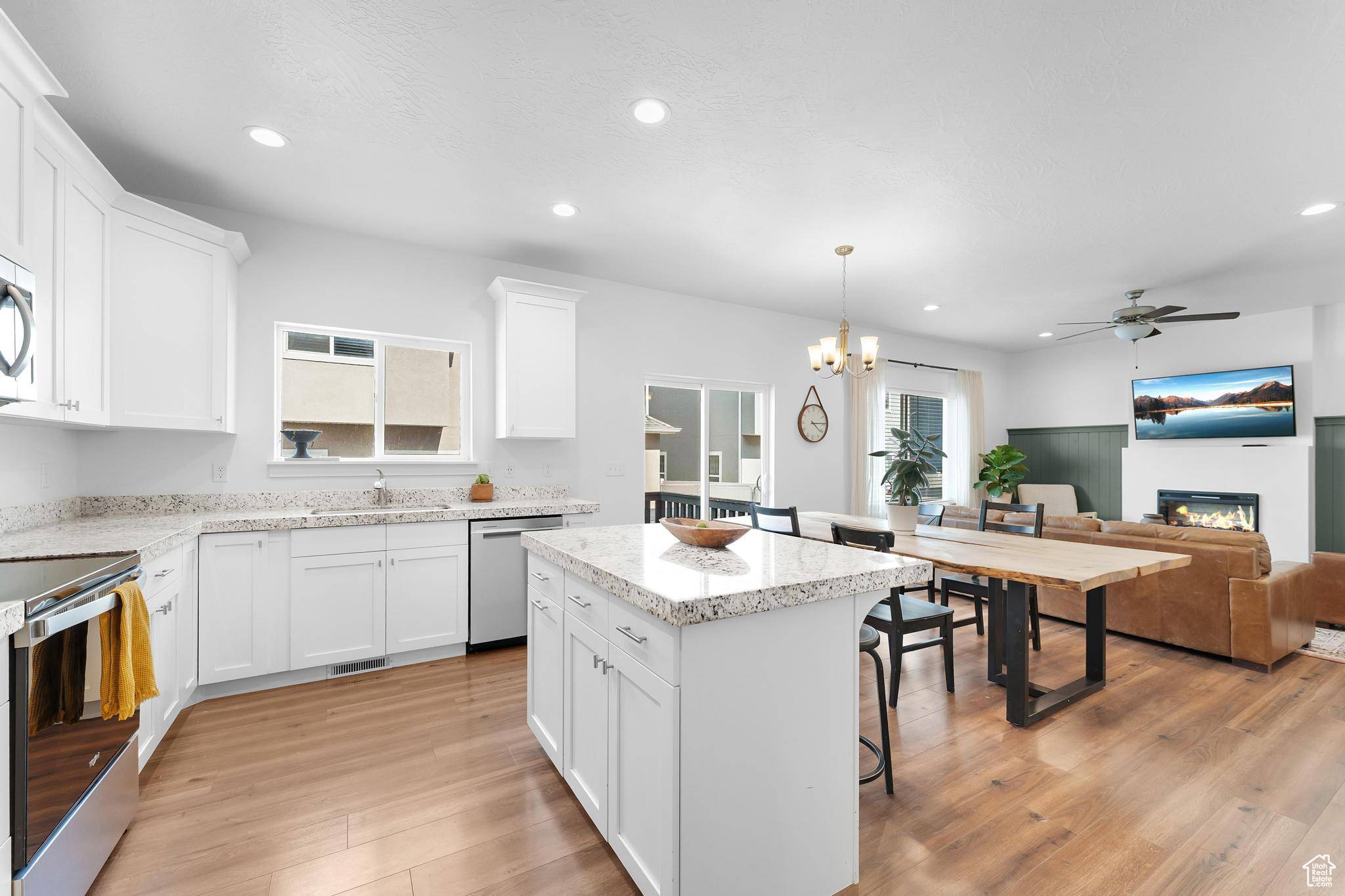 Eagle Mountain, UT 84005,4925 E BREEZY PATCH RD