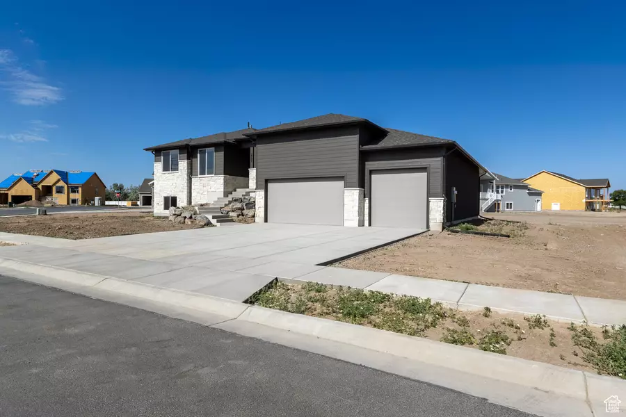 2777 N BUCKSKIN DR #211, Plain City, UT 84404