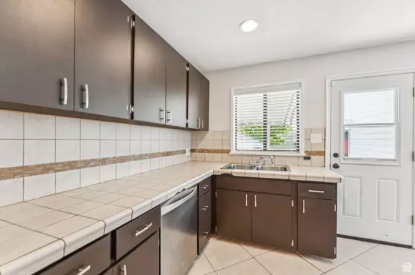 Salt Lake City, UT 84116,1223 N AMERICAN BEAUTY DR W